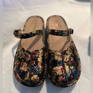 New~ Alegria Tuscany Womens Size 40 Black Floral Shoes Slip On TUS-633